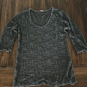 Gray Textured 3/4 Sleeve Top